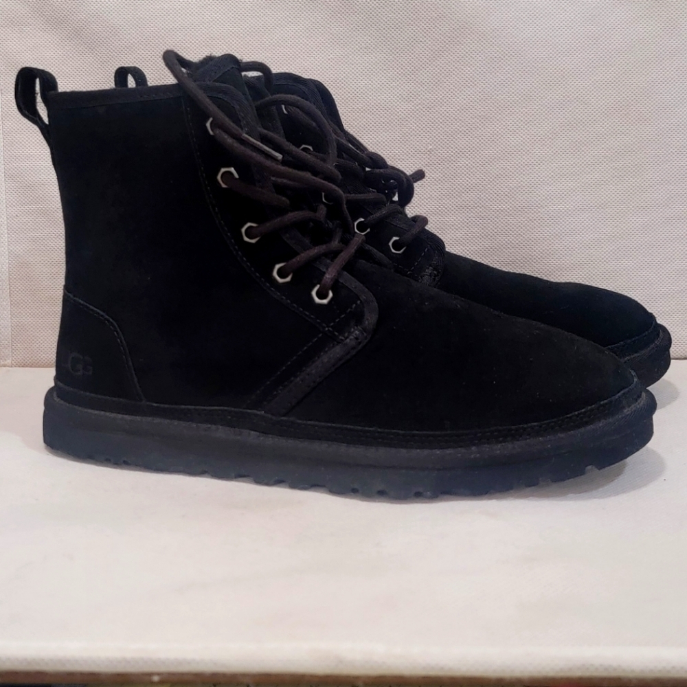 WOMEN'S UGG HARKLEY BLACK SUEDE LEATHER CHUKKA BOOTS (sz 10)